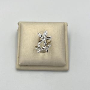 ANEL COM TRÊS FLORES COM ZIRCONIA