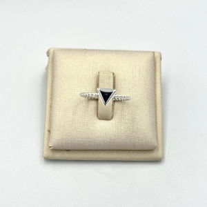 ANEL TORCIDO COM TRIÂNGULO