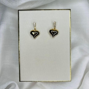 BRINCO COM ZIRCONIA PALITO NA BASE E CORAÇÃO DUPLO